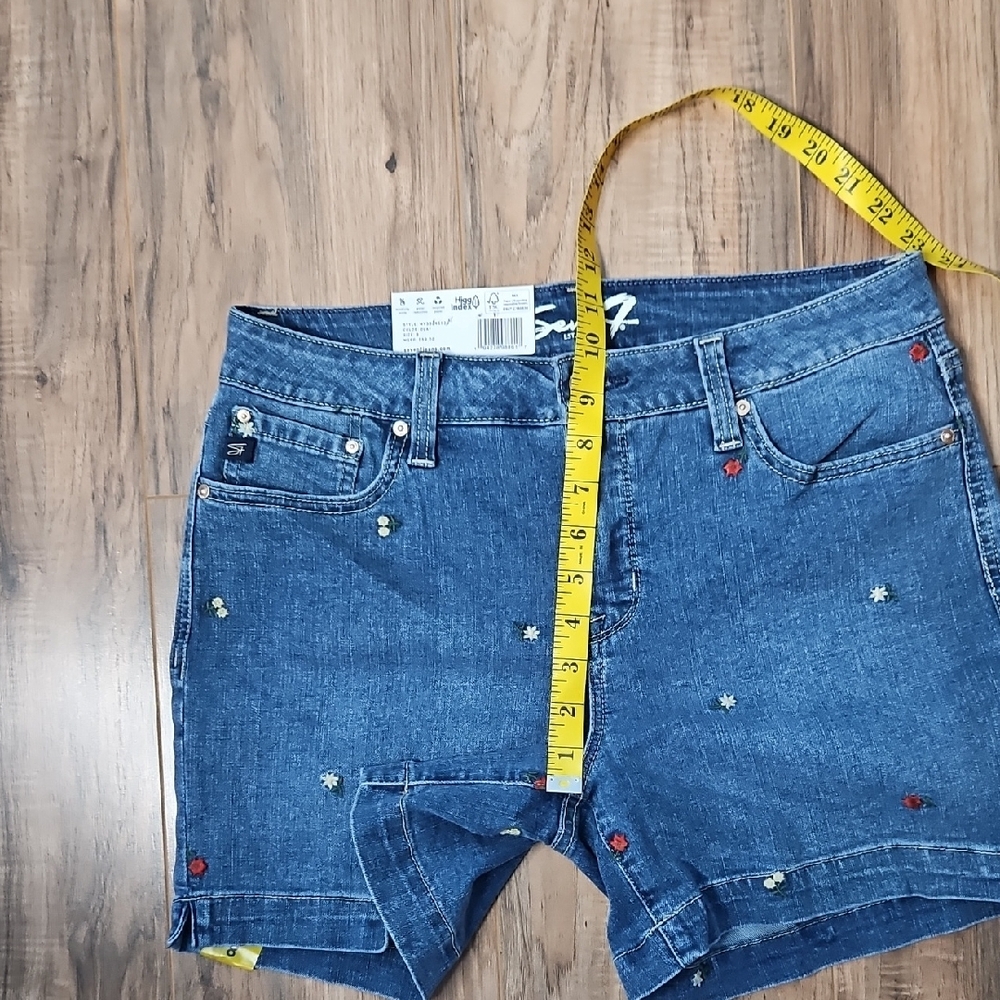 Seven7 Women's Weekend Floral Embroidered Blue Jean Shorts 8 NWT - Picture 7 of 9
